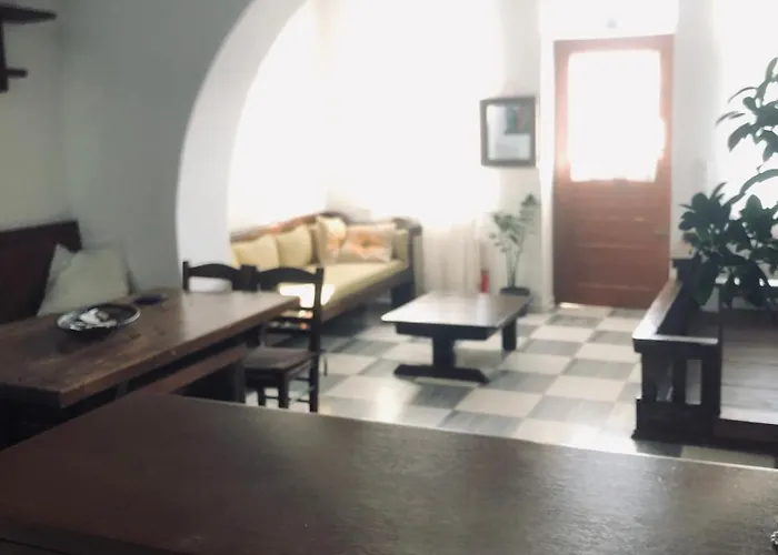 Planitis Lighthouse View Pánormos