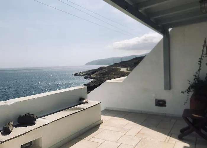 Planitis Lighthouse View Pánormos