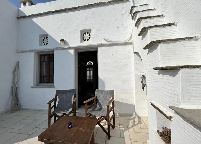 Planitis Lighthouse View Pánormos